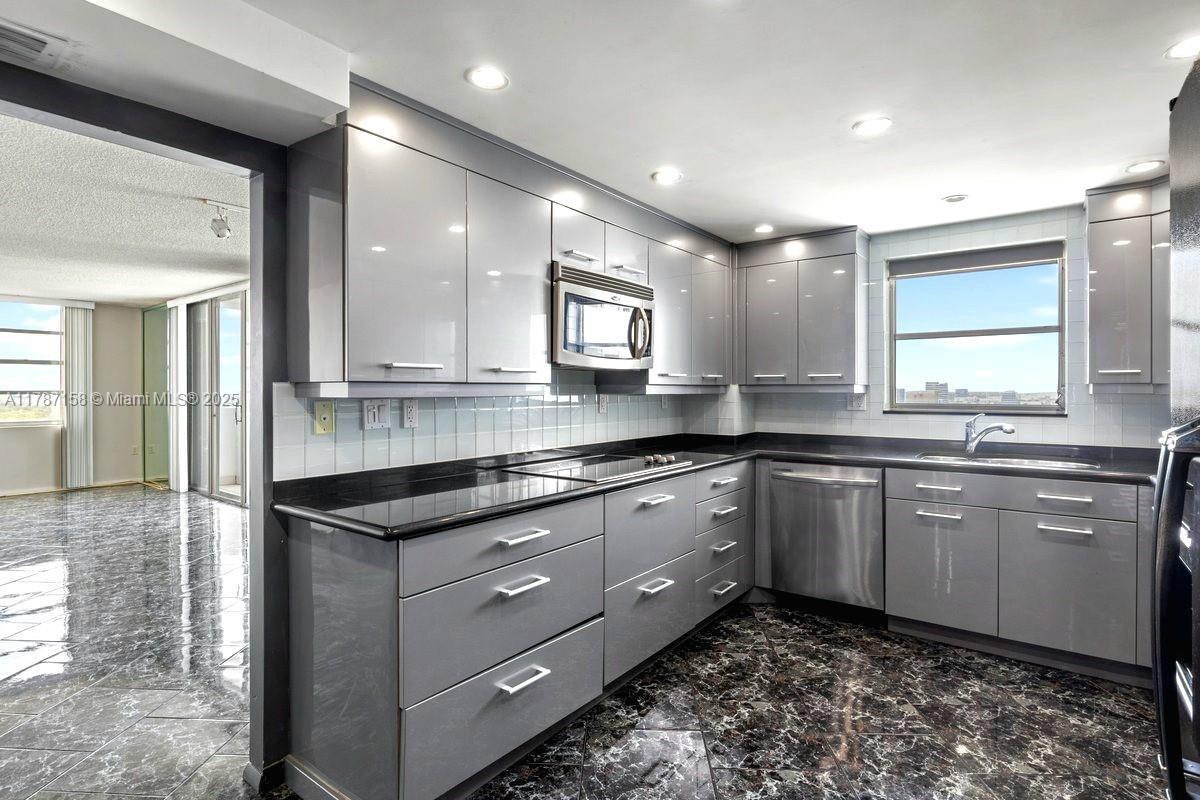 2750 NE 183rd St 1805