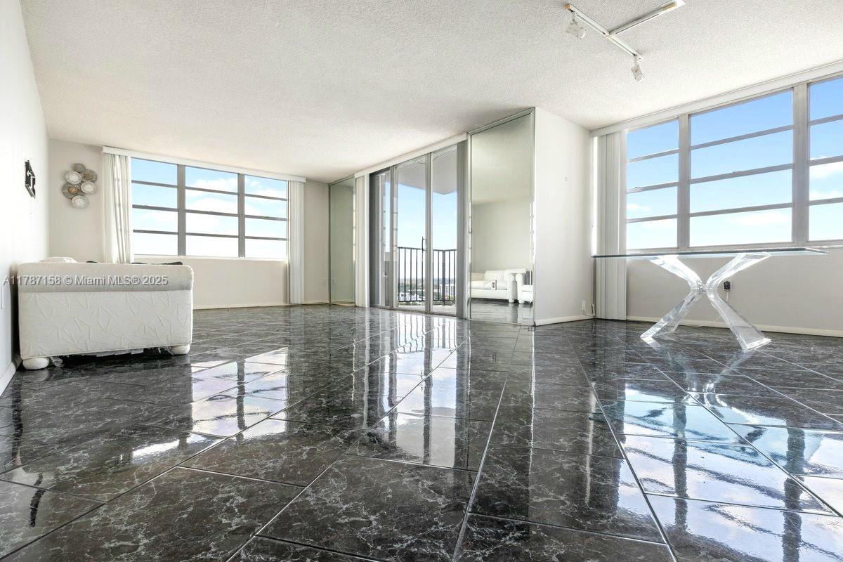 2750 NE 183rd St 1805