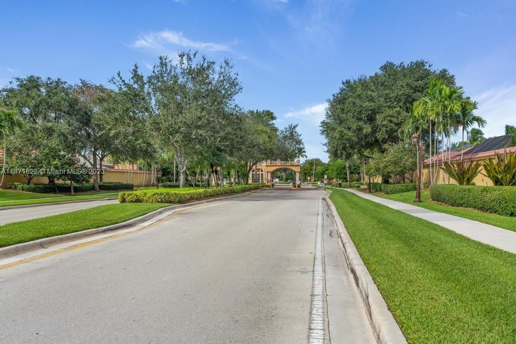 Photo of 18552 SW 55th St, Miramar, FL 33029 (MLS # A11471622)