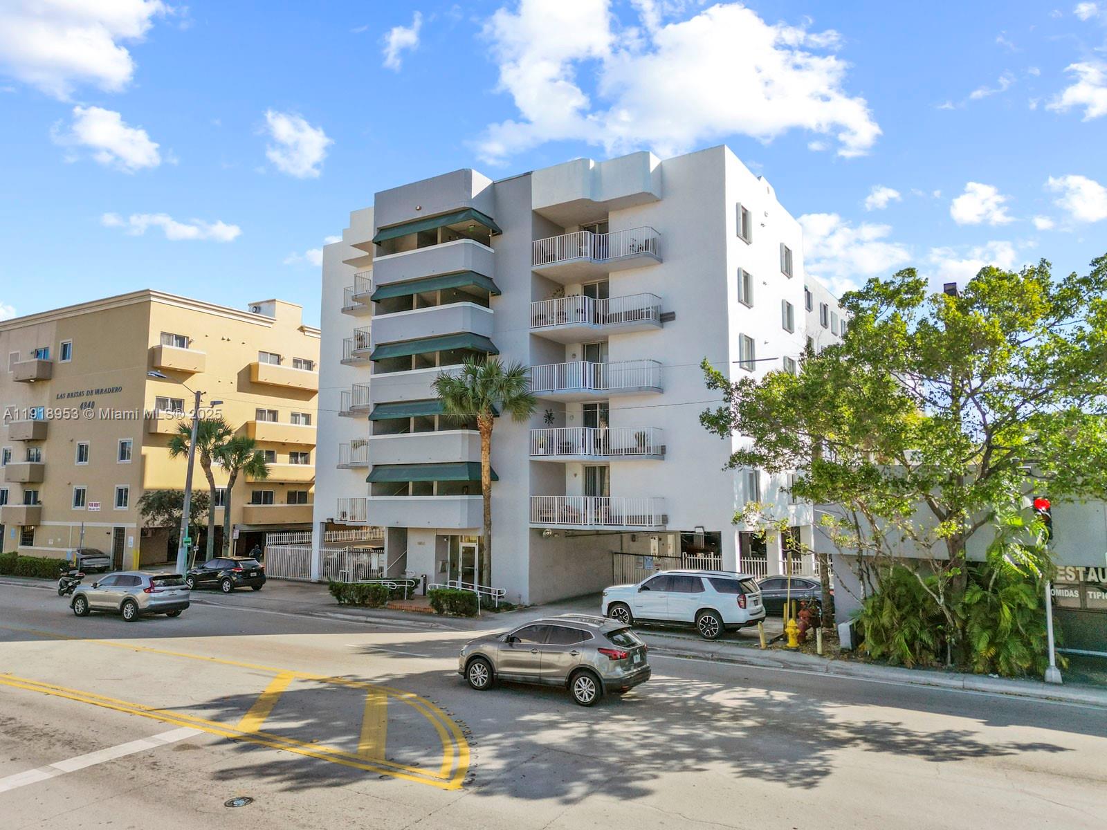 VISTA LAKE CONDO - Residential