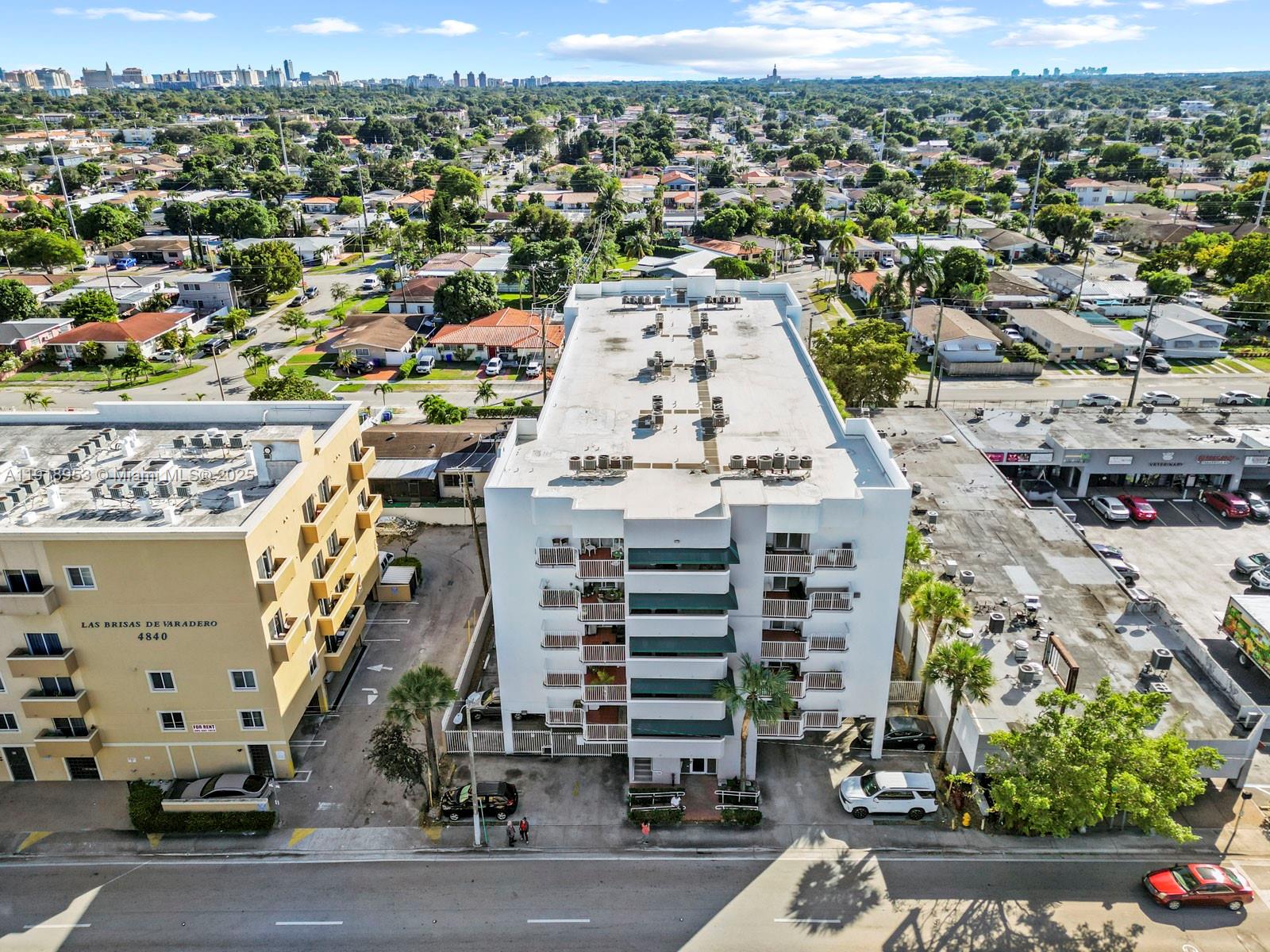 VISTA LAKE CONDO - Residential