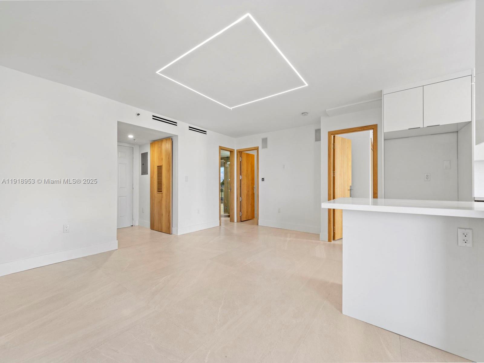 VISTA LAKE CONDO - Residential