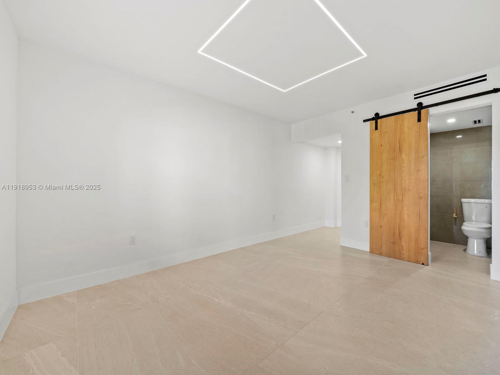 VISTA LAKE CONDO - Residential