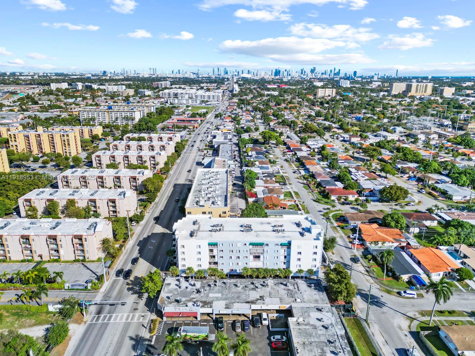 VISTA LAKE CONDO - Residential