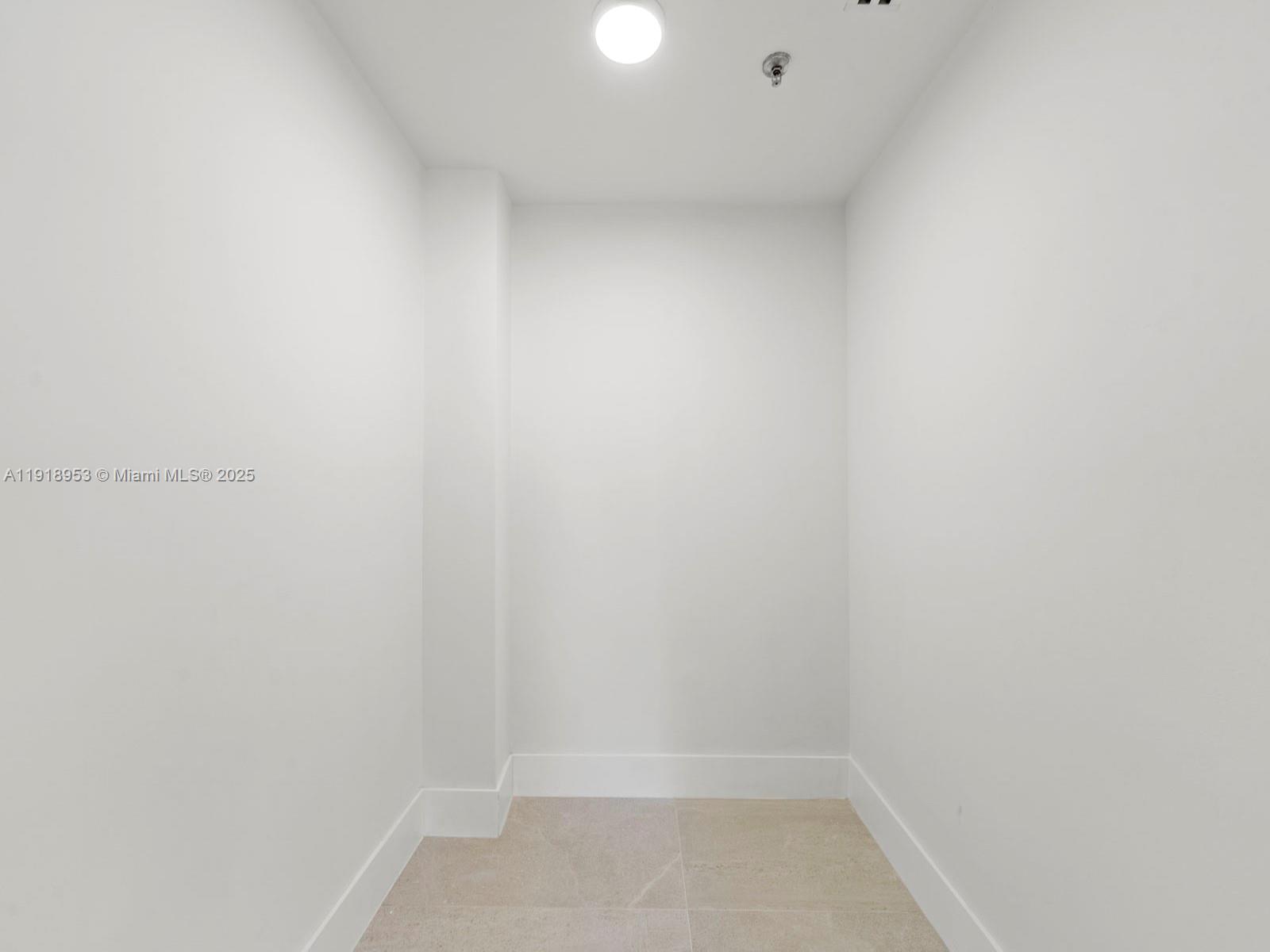 VISTA LAKE CONDO - Residential