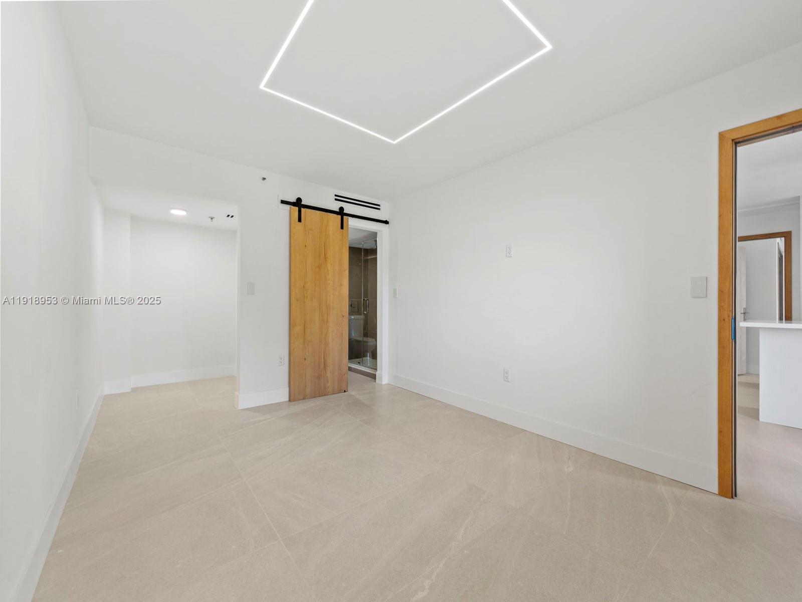 VISTA LAKE CONDO - Residential