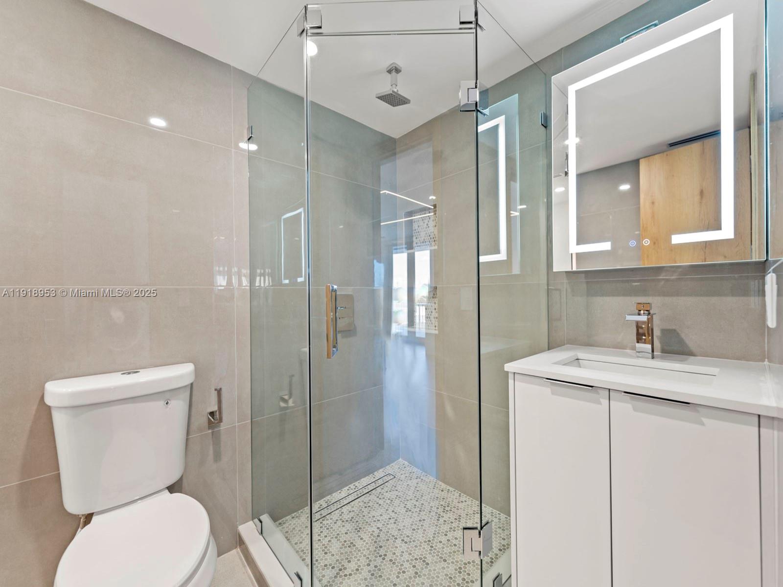 VISTA LAKE CONDO - Residential