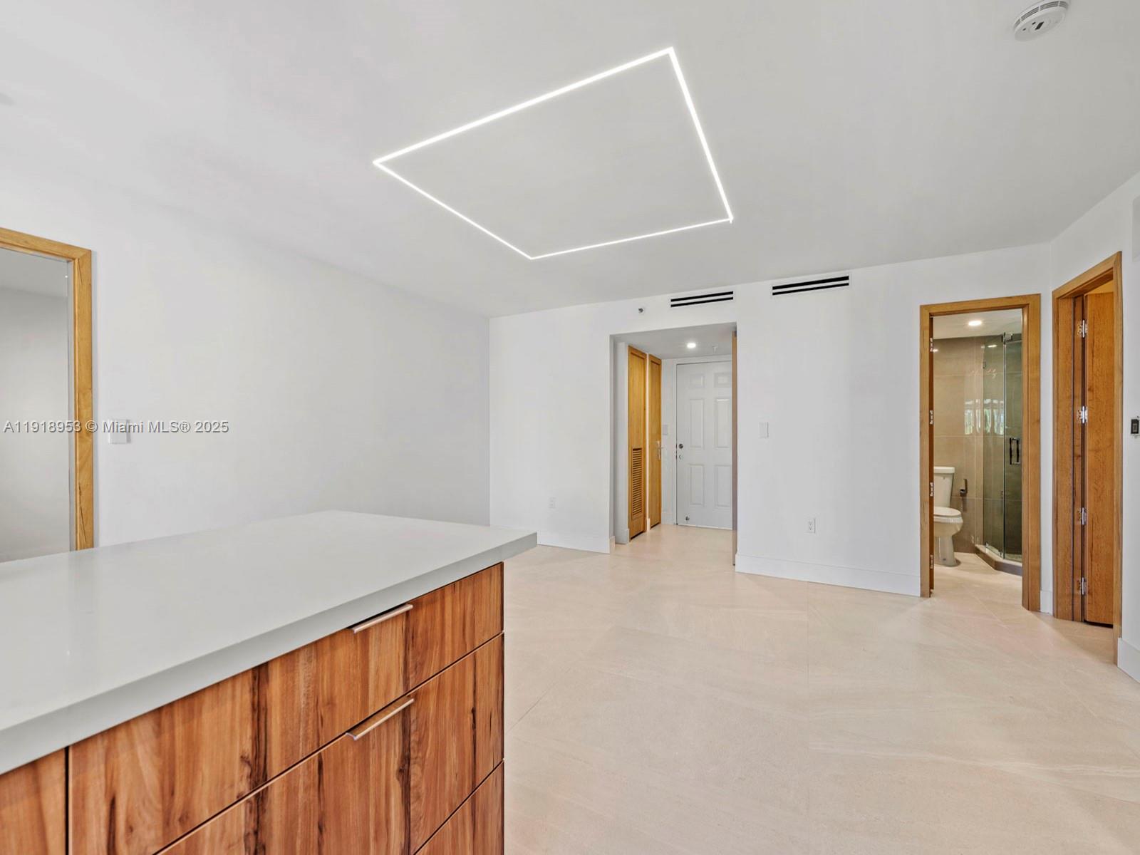 VISTA LAKE CONDO - Residential