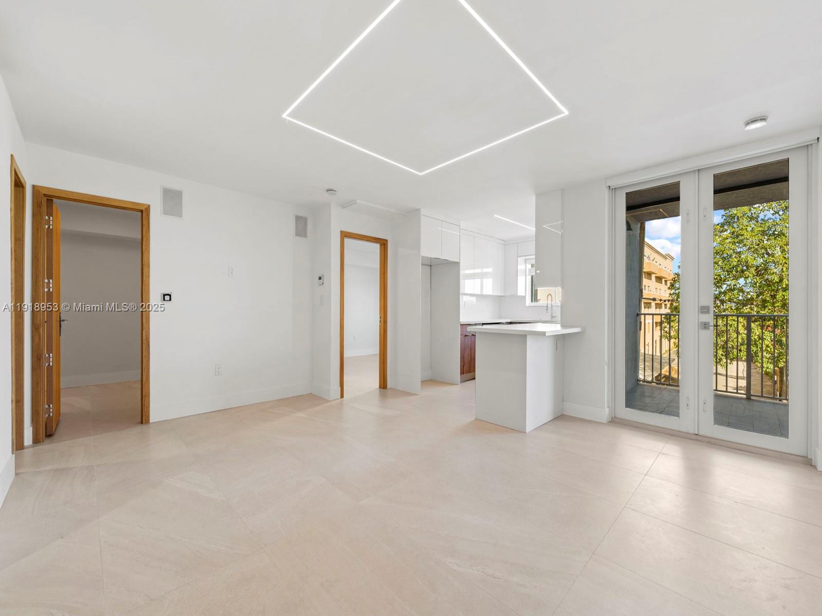 VISTA LAKE CONDO - Residential