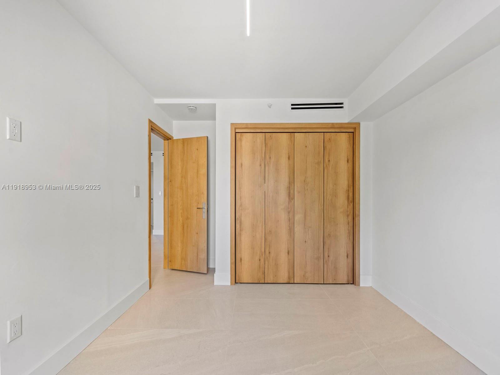 VISTA LAKE CONDO - Residential