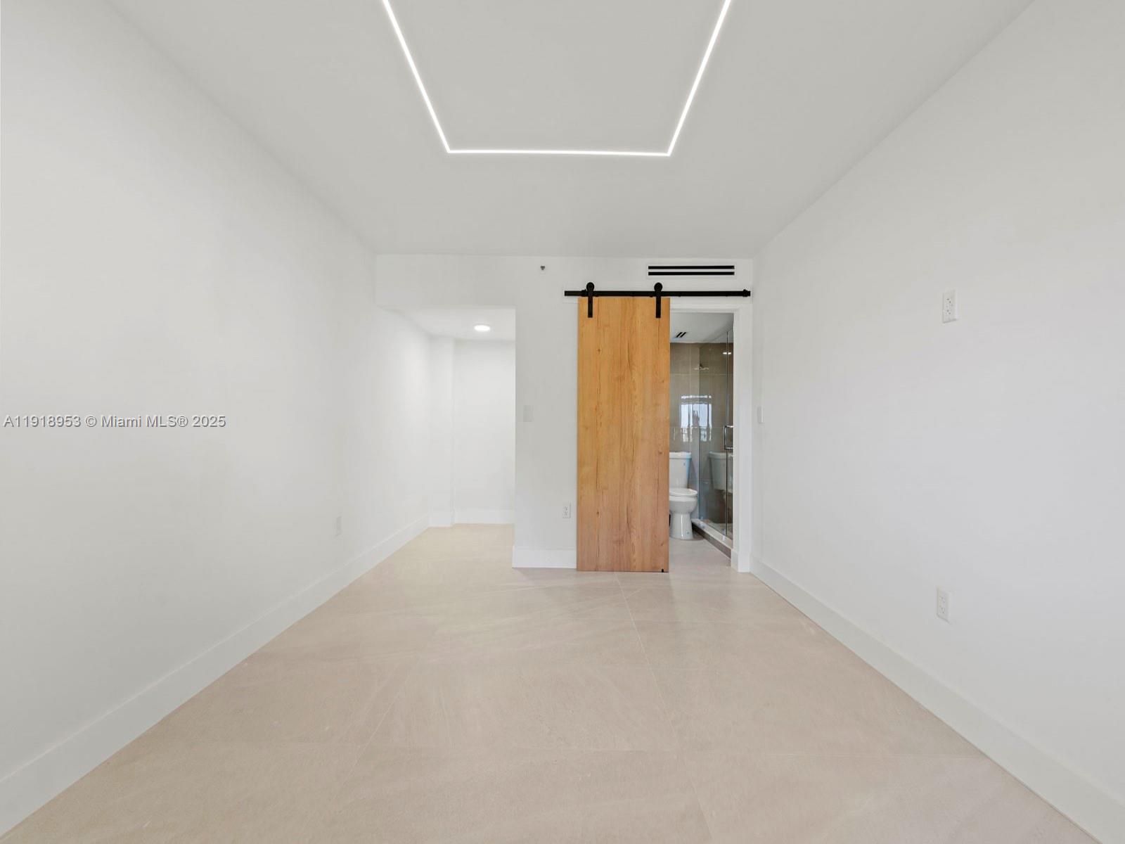 VISTA LAKE CONDO - Residential