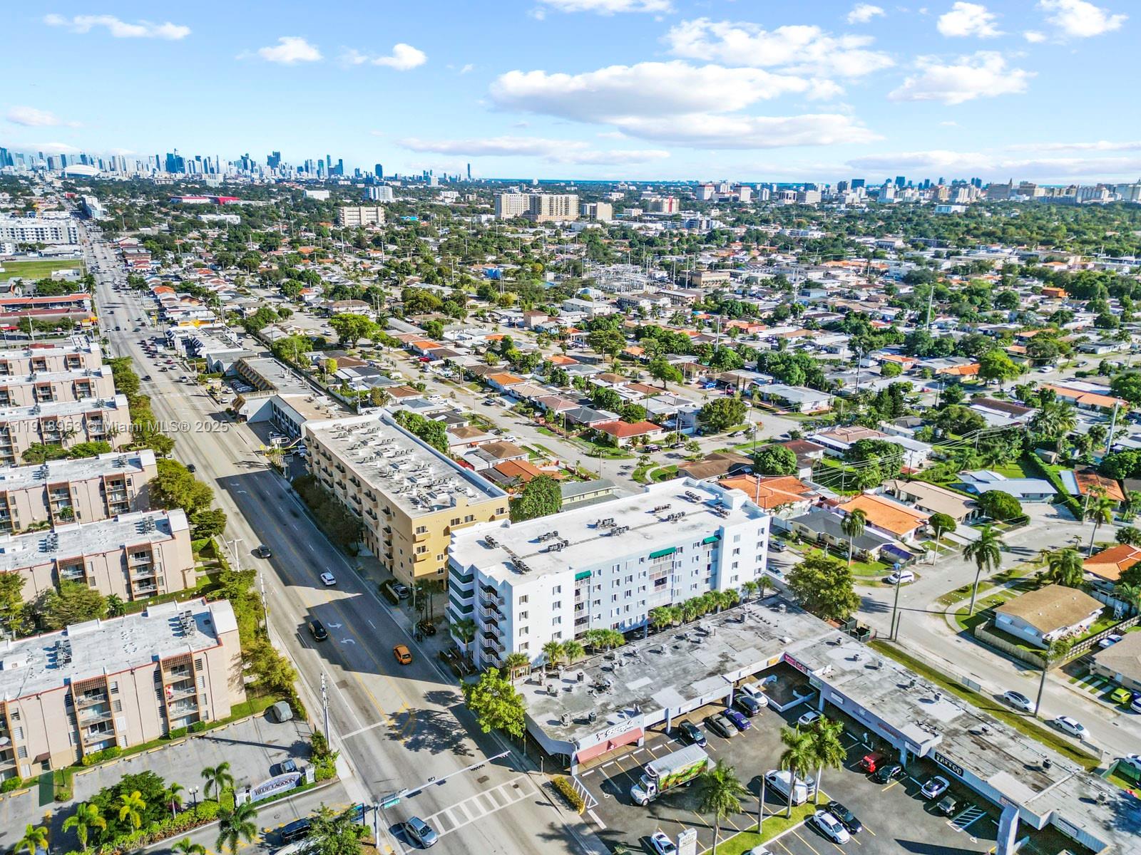 VISTA LAKE CONDO - Residential