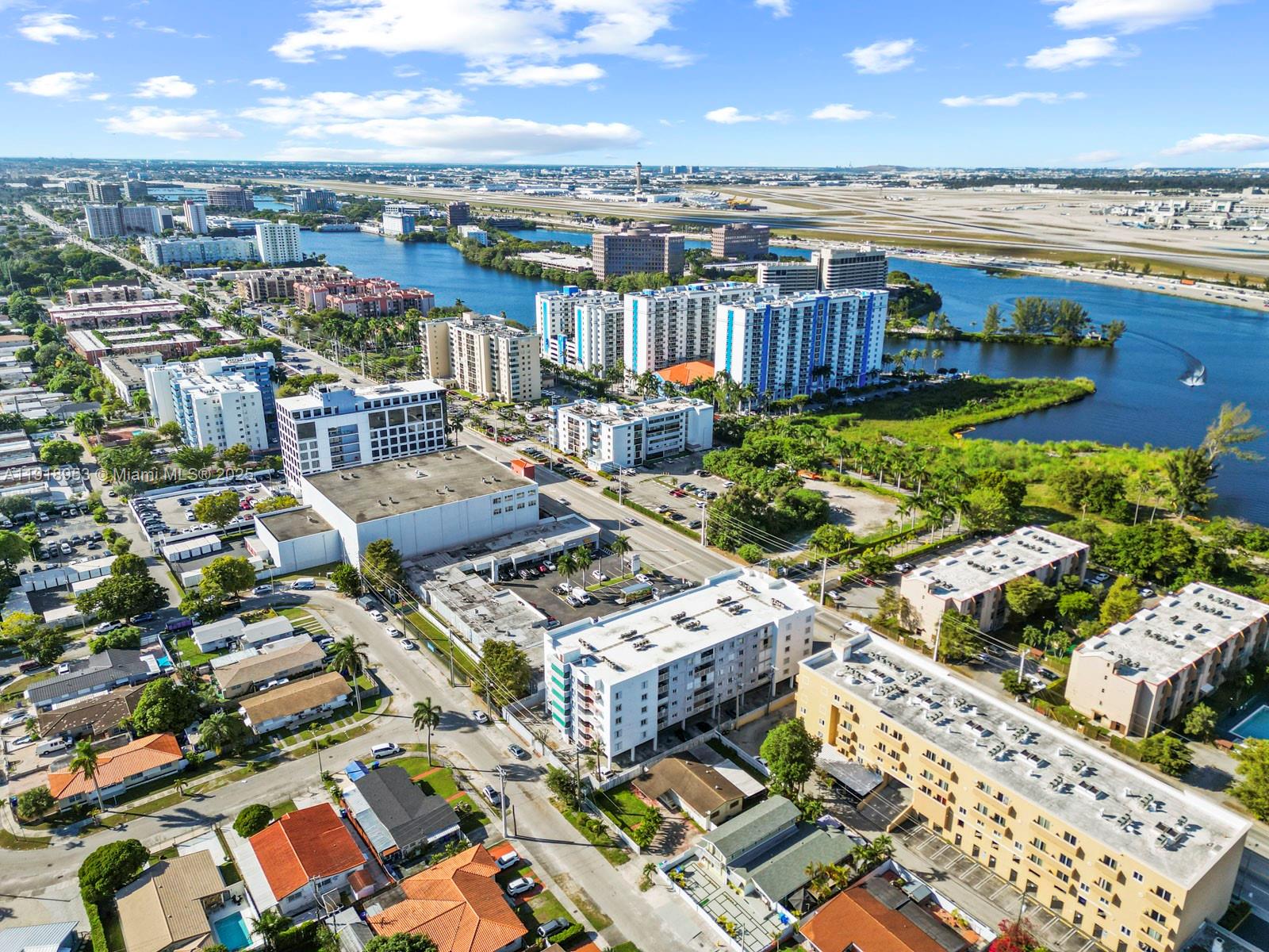 VISTA LAKE CONDO - Residential