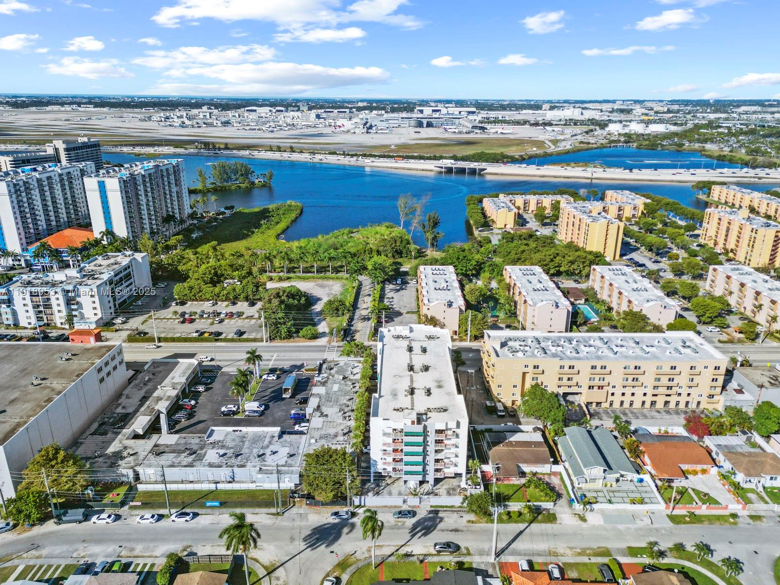 VISTA LAKE CONDO - Residential