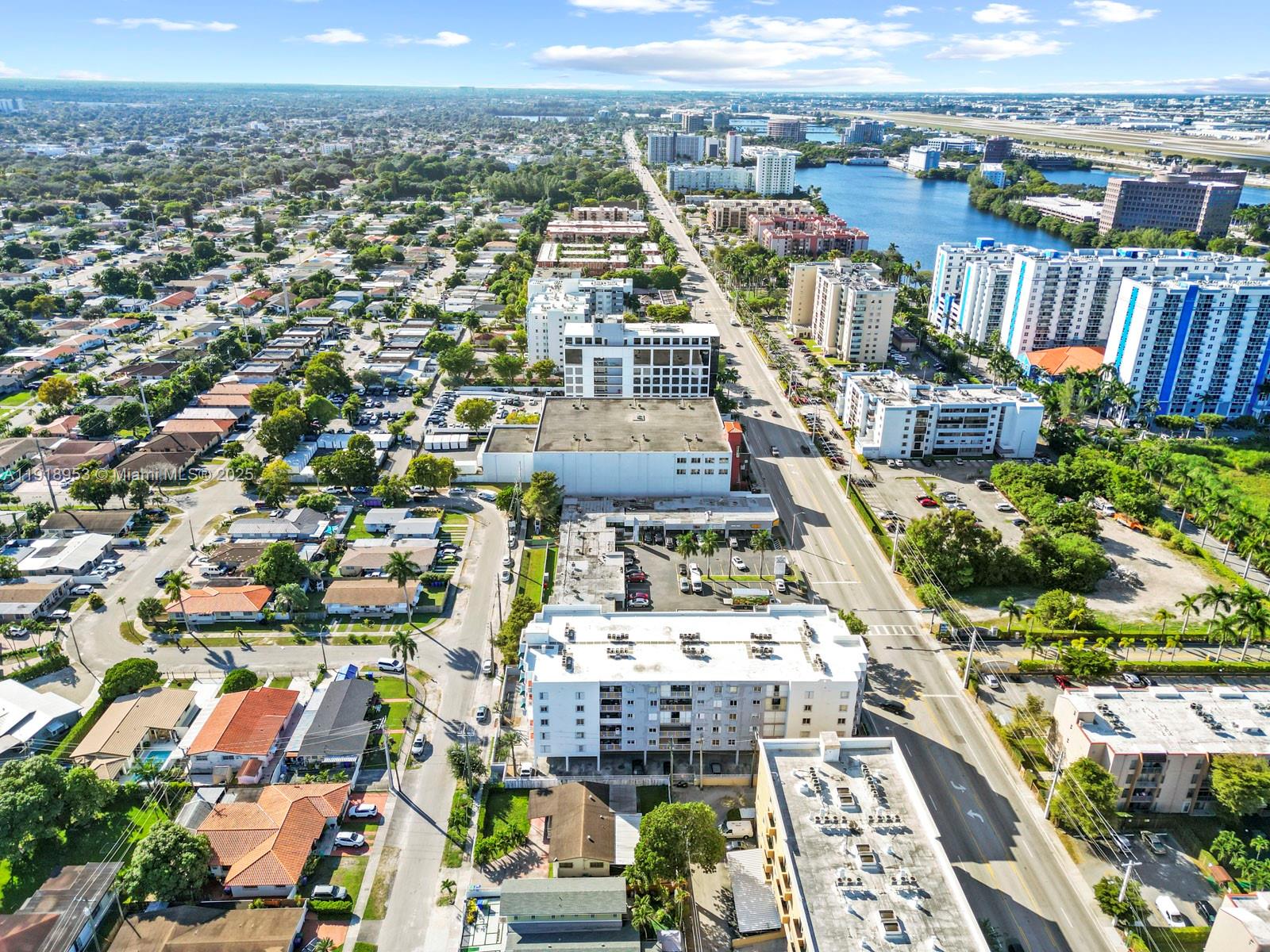 VISTA LAKE CONDO - Residential