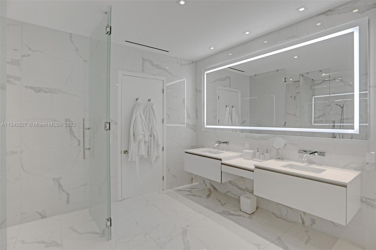 PRIVE CONDO - Residential