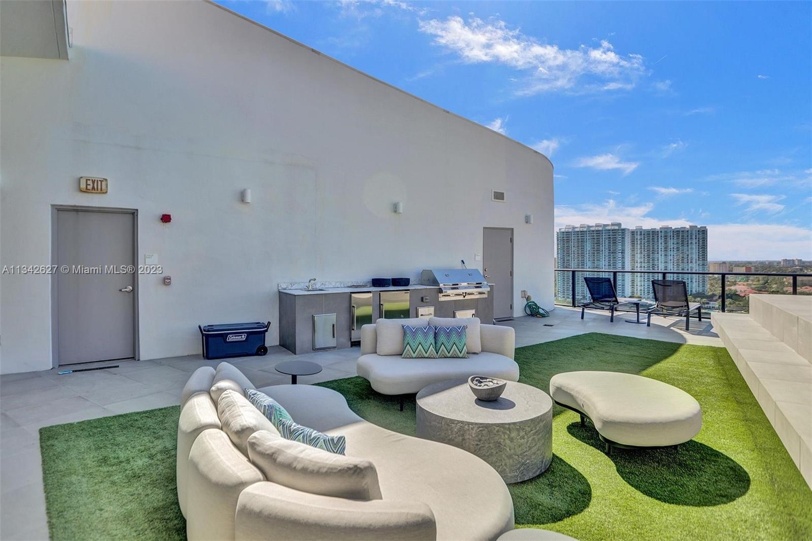 PRIVE CONDO - Residential