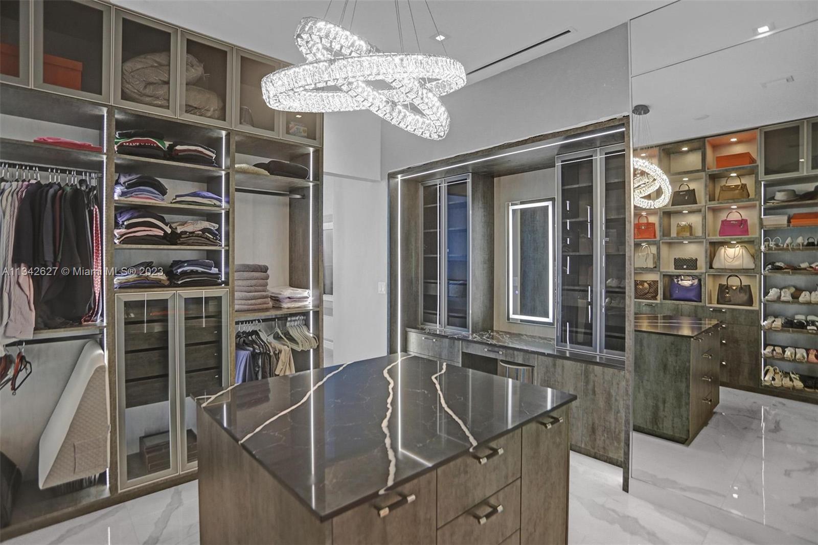 PRIVE CONDO - Residential