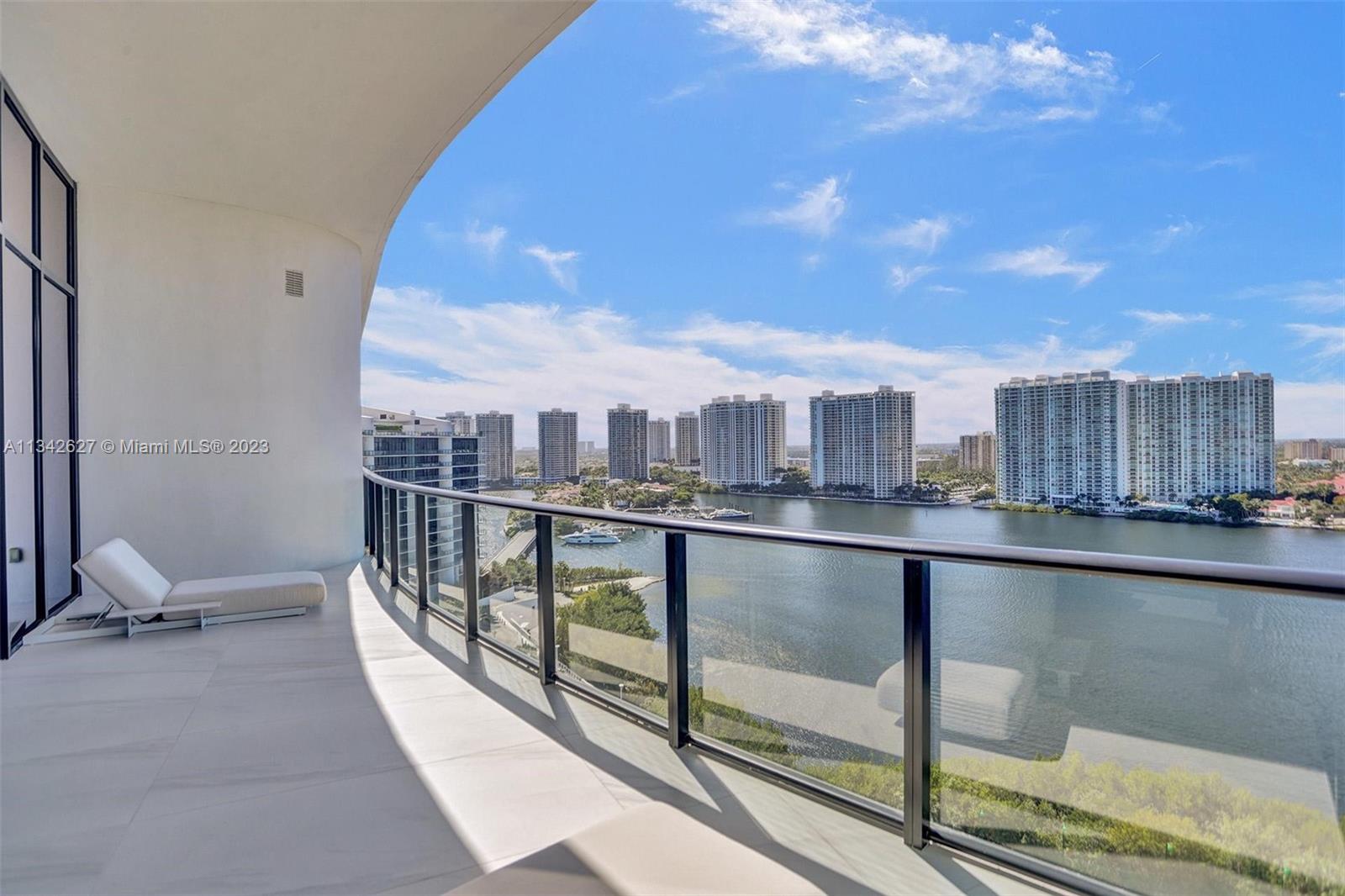 PRIVE CONDO - Residential