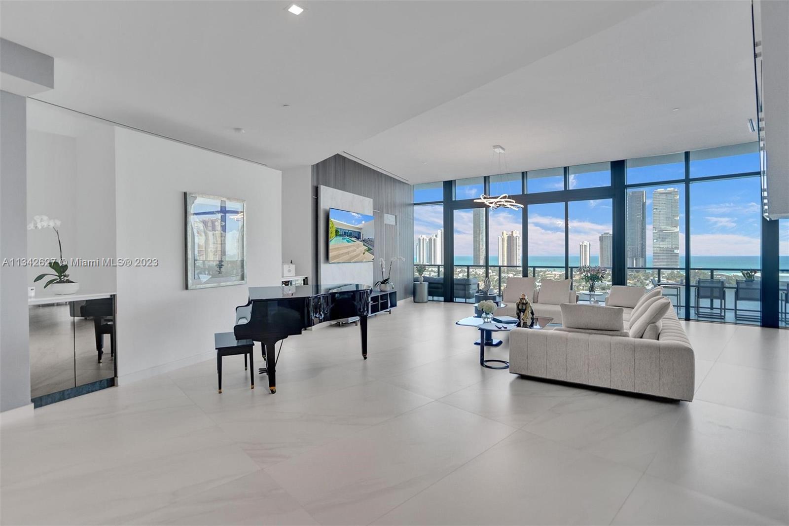 PRIVE CONDO - Residential