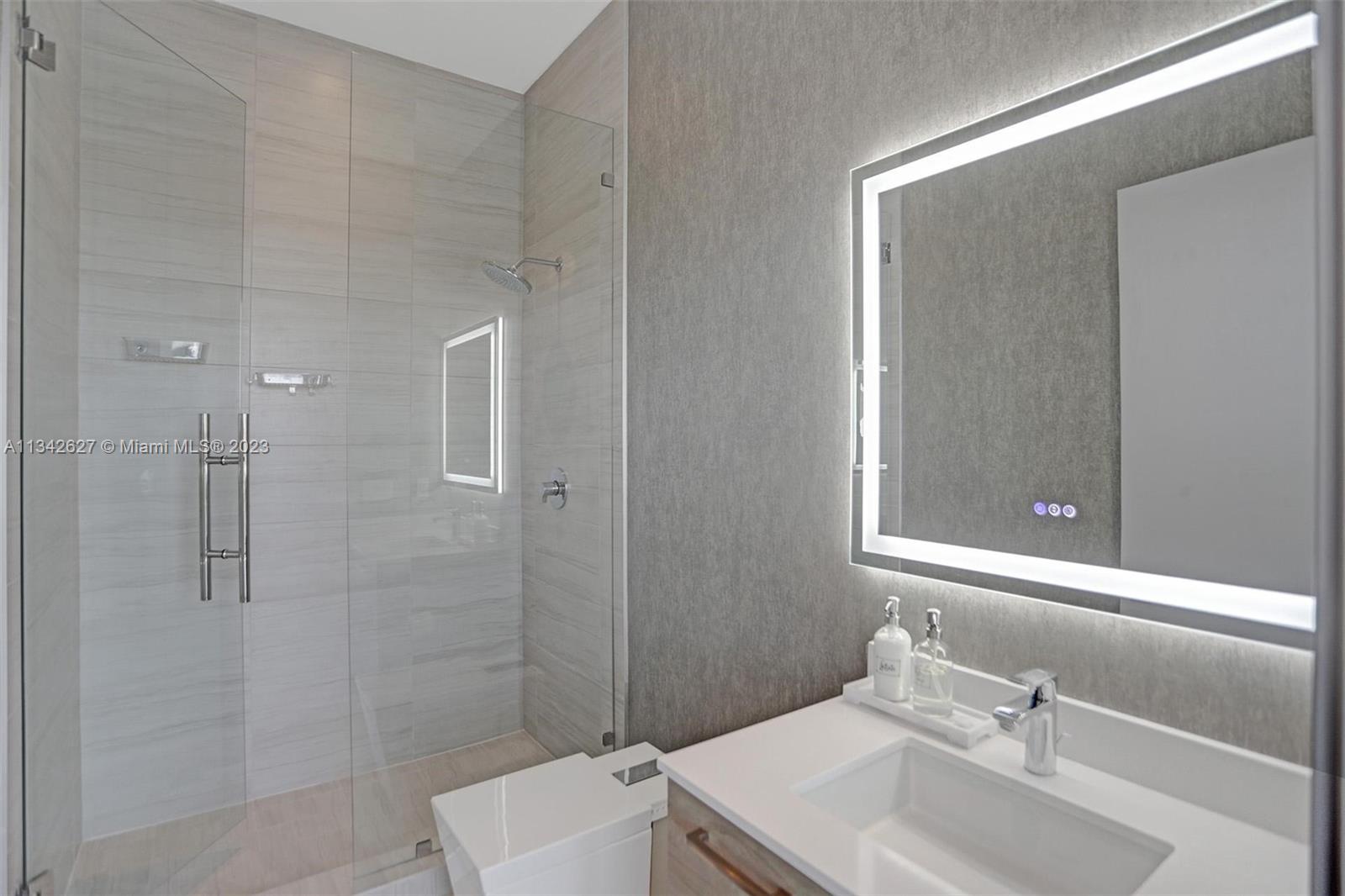 PRIVE CONDO - Residential