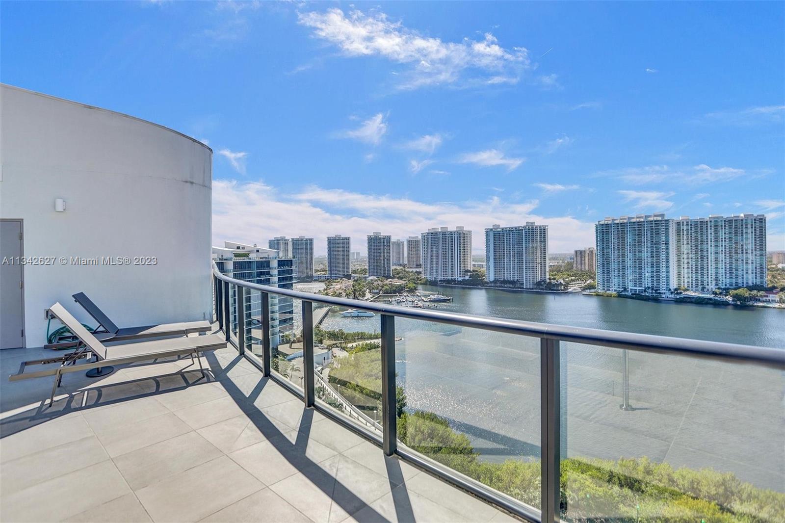 PRIVE CONDO - Residential