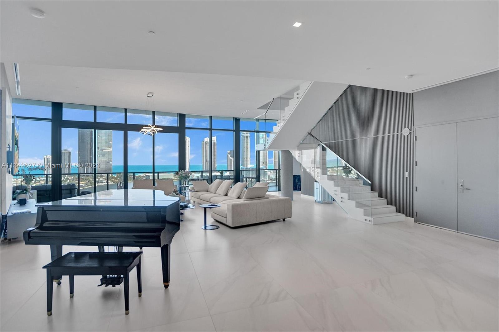 PRIVE CONDO - Residential