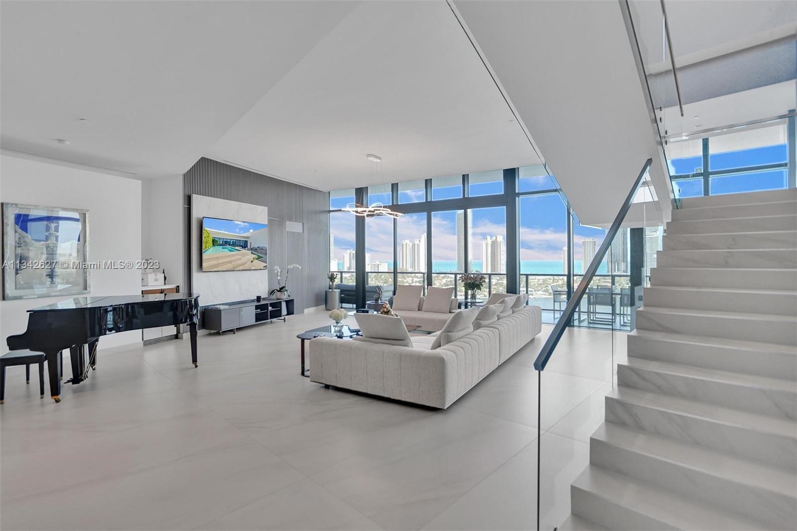 PRIVE CONDO - Residential