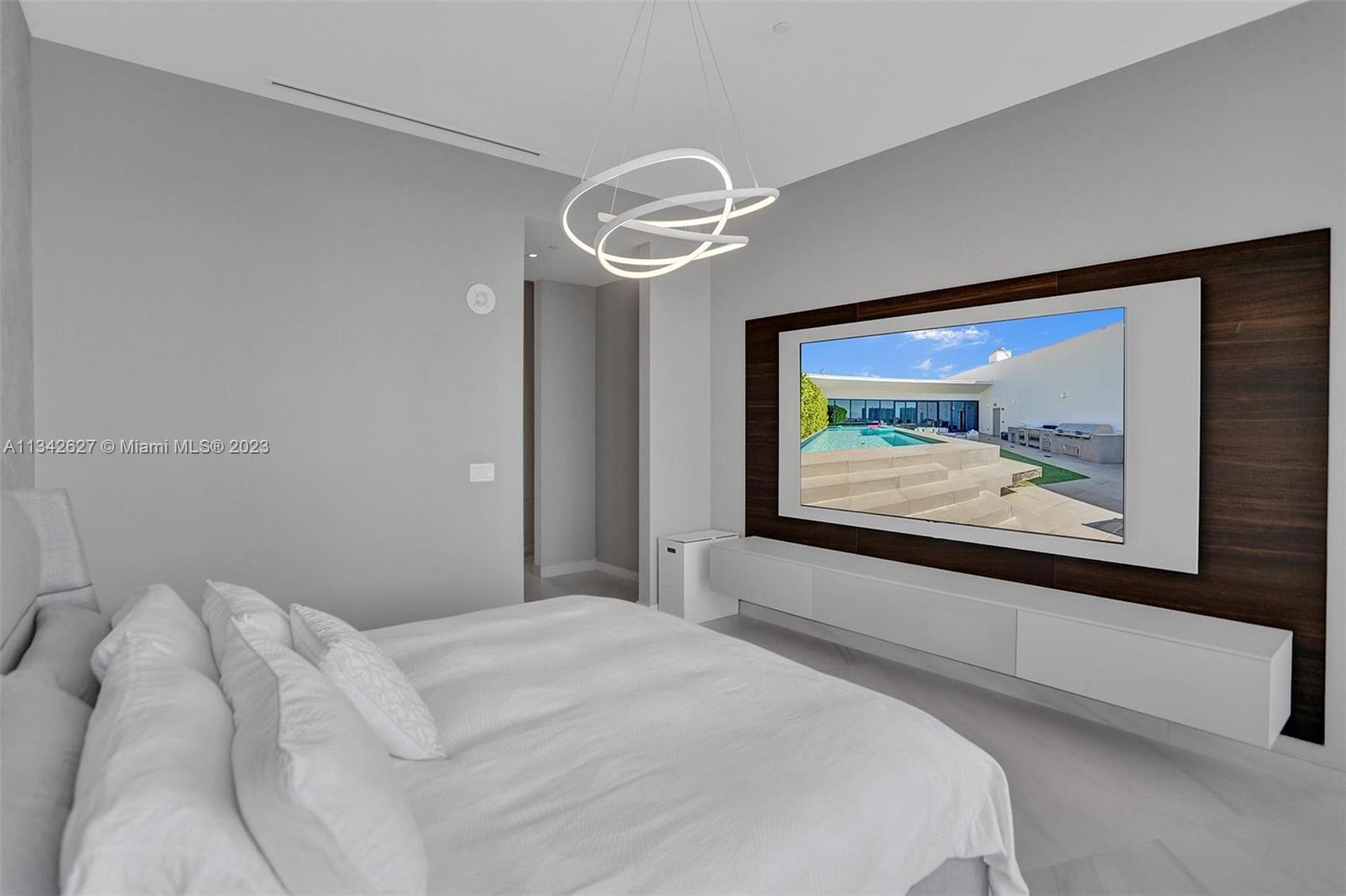 PRIVE CONDO - Residential