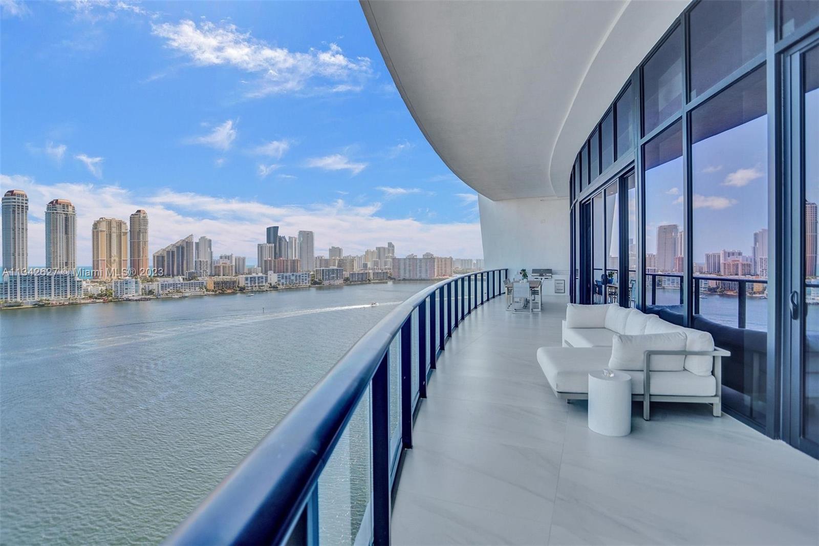 PRIVE CONDO - Residential