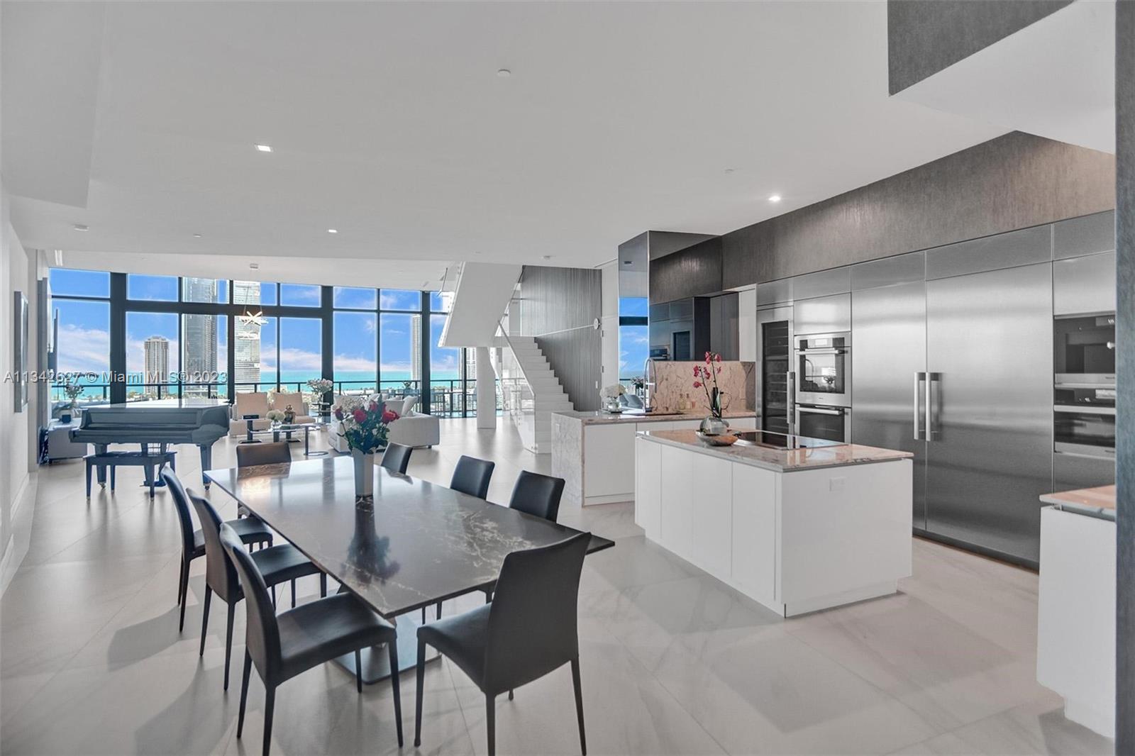 PRIVE CONDO - Residential