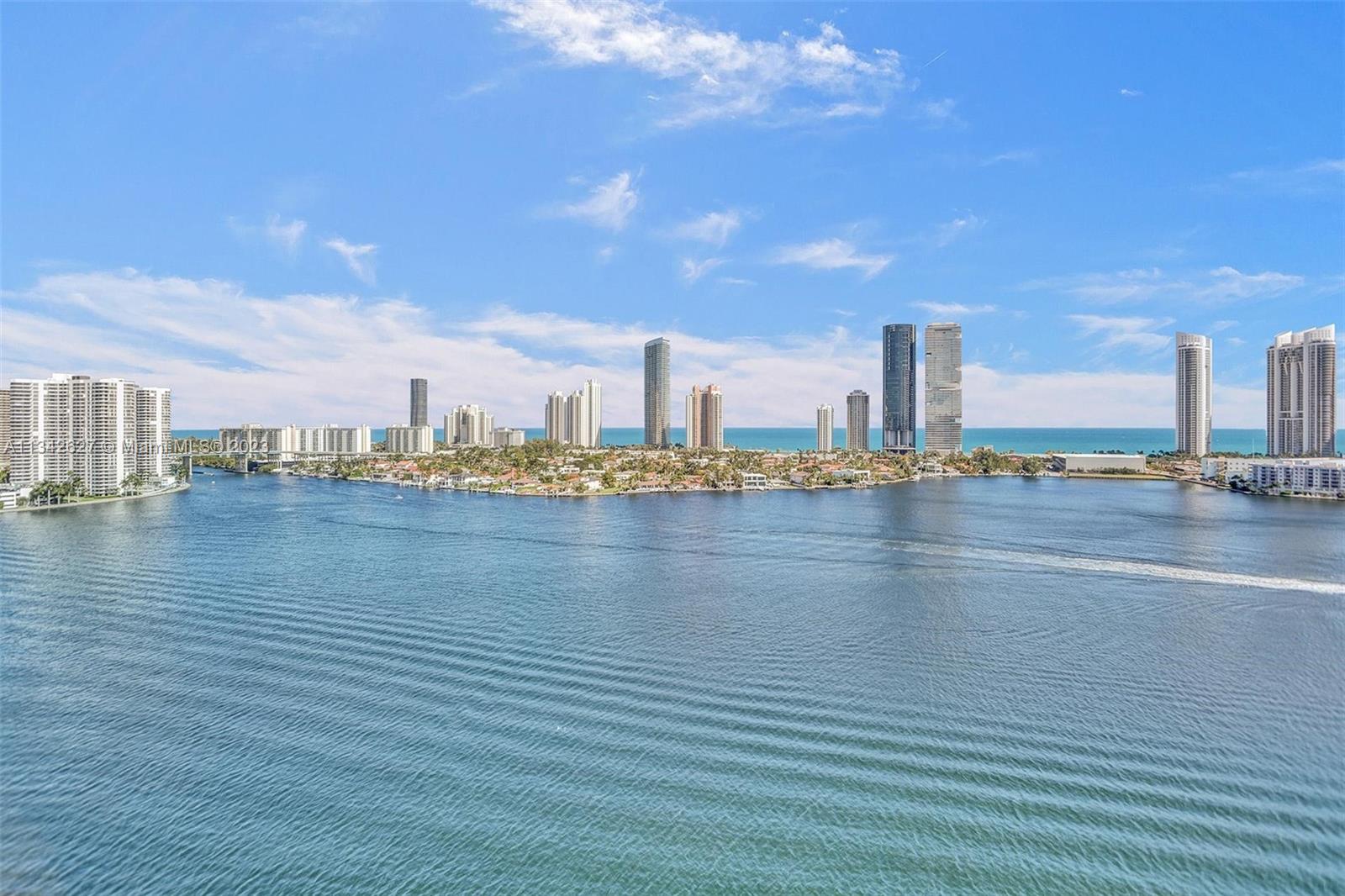 PRIVE CONDO - Residential