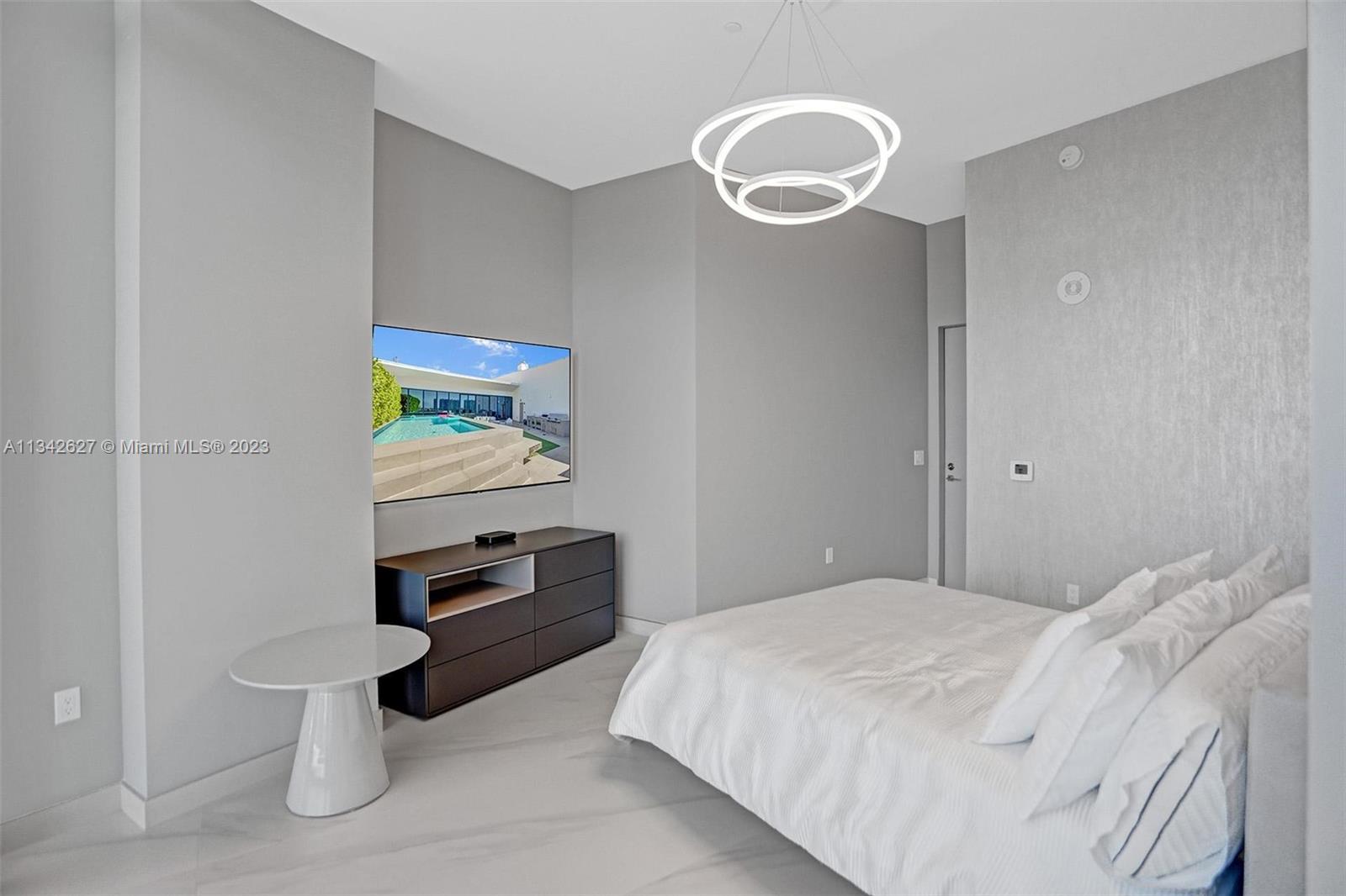 PRIVE CONDO - Residential