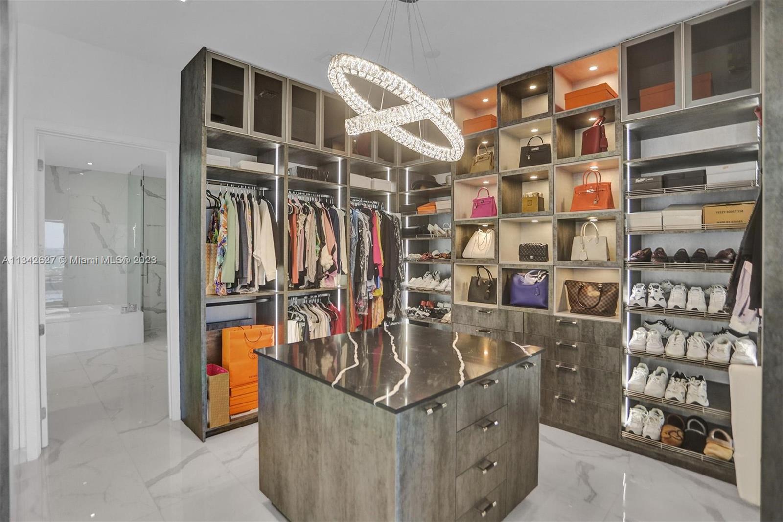 PRIVE CONDO - Residential