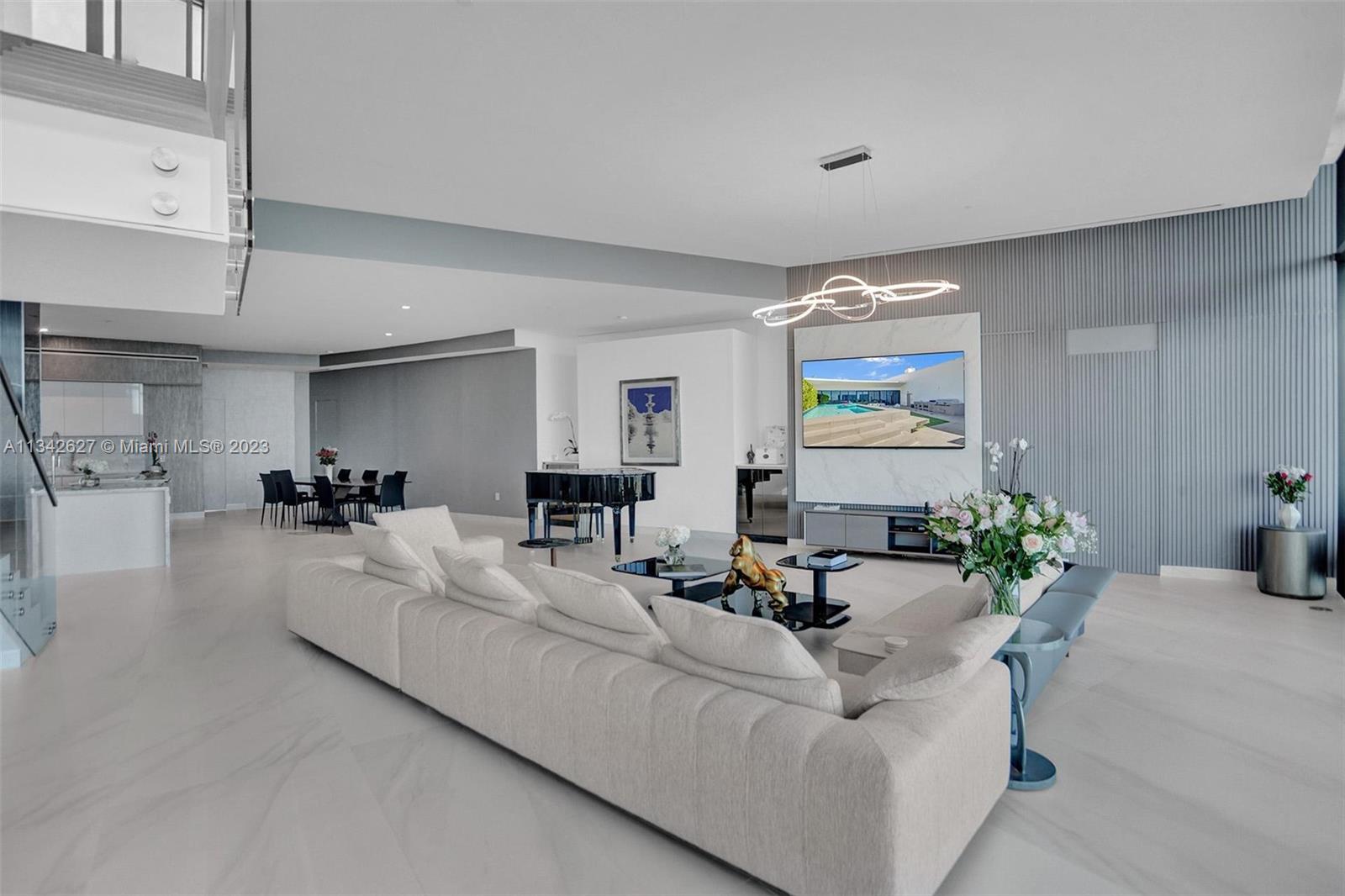PRIVE CONDO - Residential