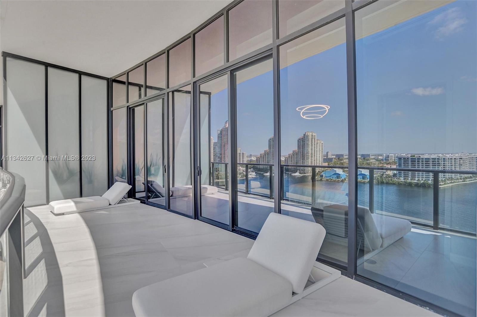 PRIVE CONDO - Residential