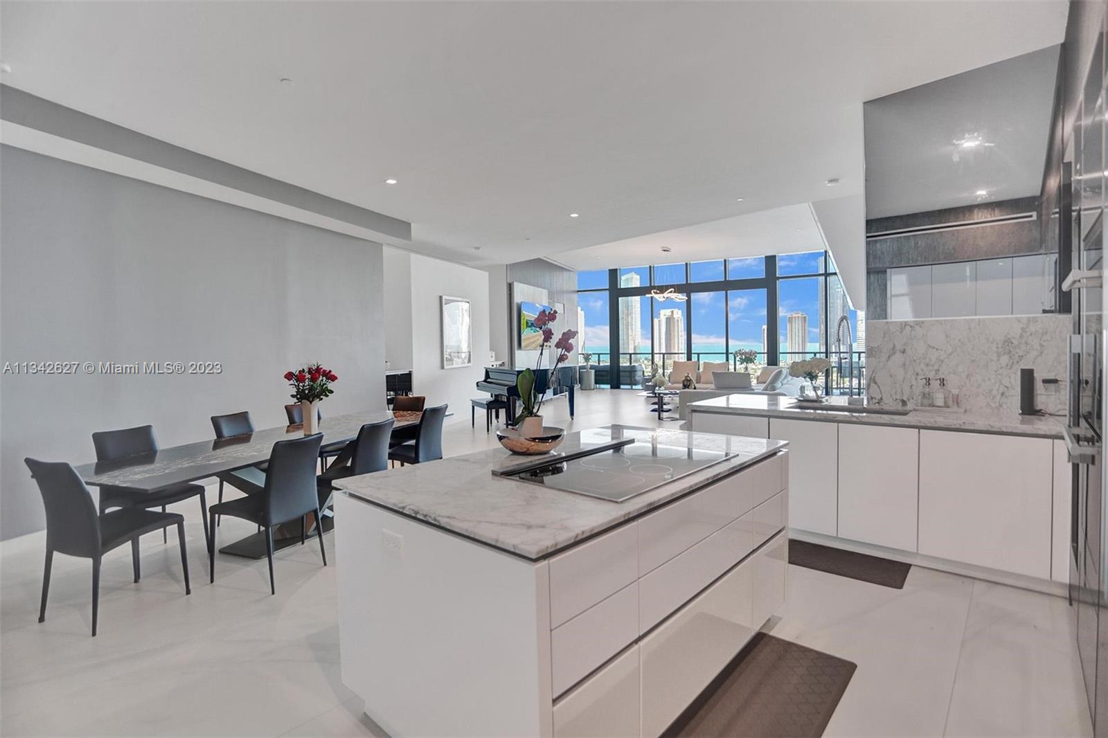 PRIVE CONDO - Residential
