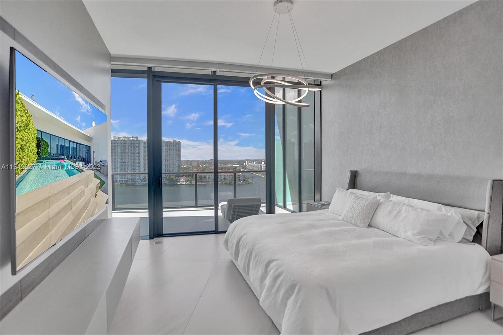 PRIVE CONDO - Residential