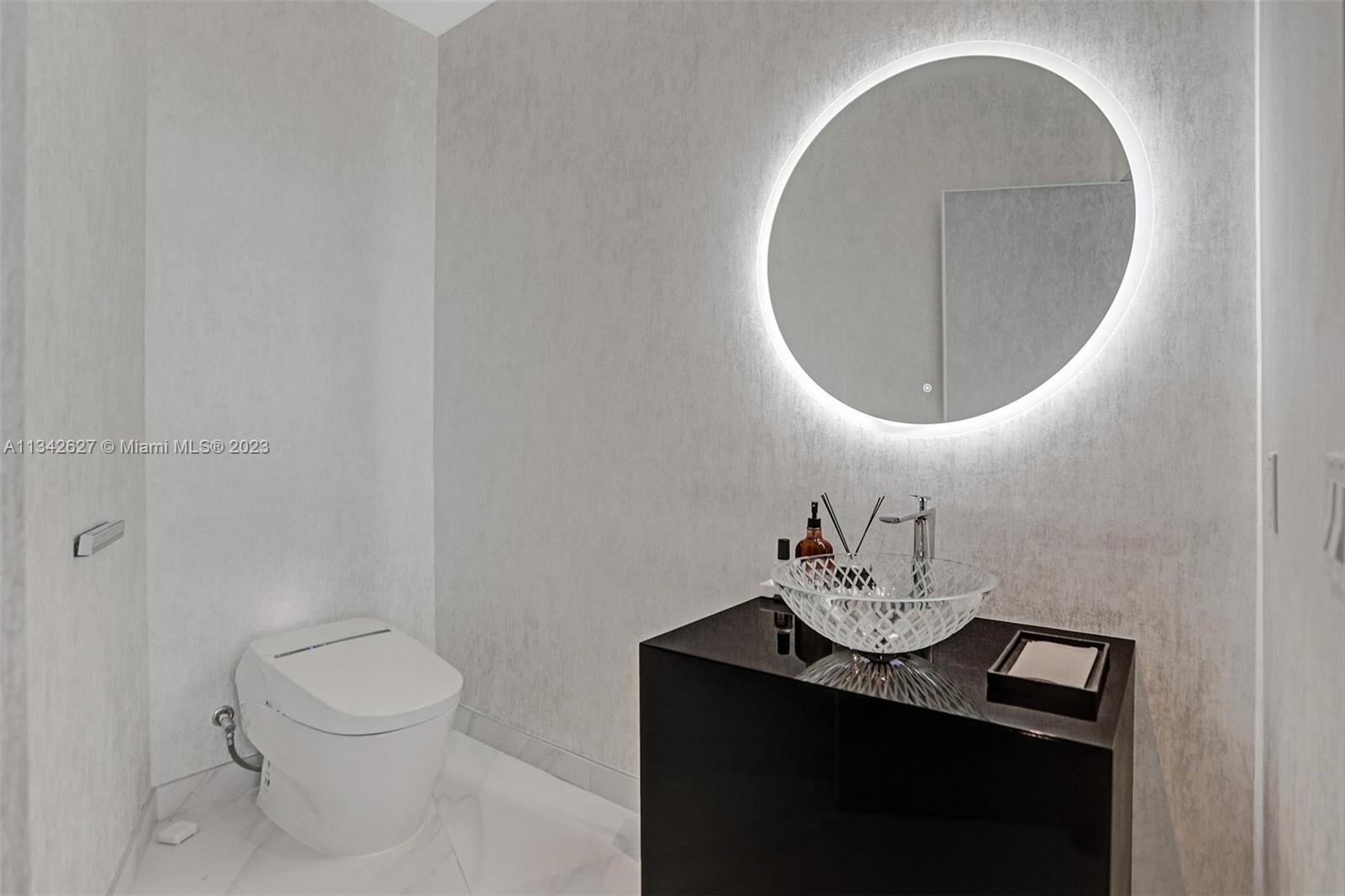 PRIVE CONDO - Residential