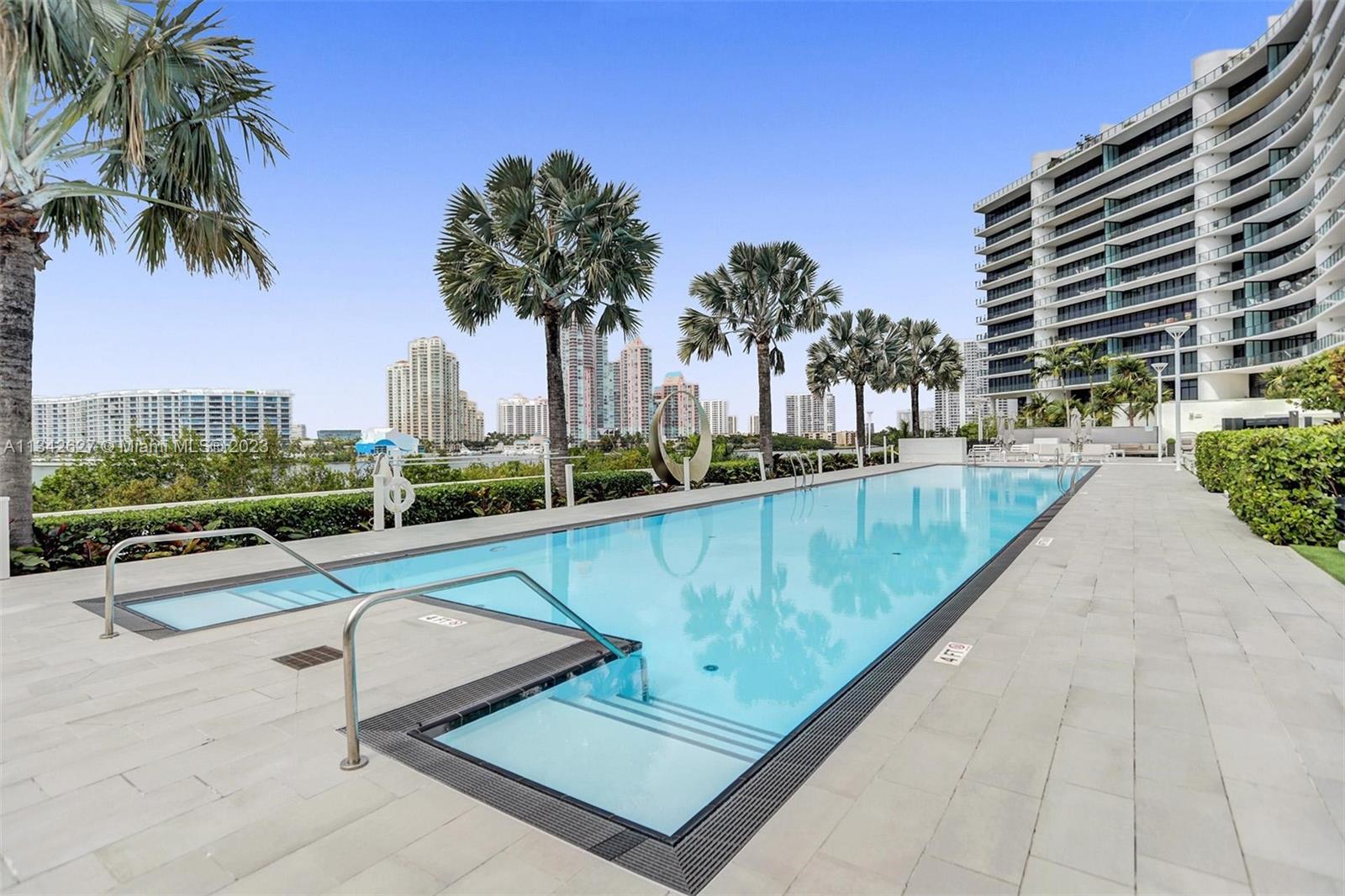 PRIVE CONDO - Residential