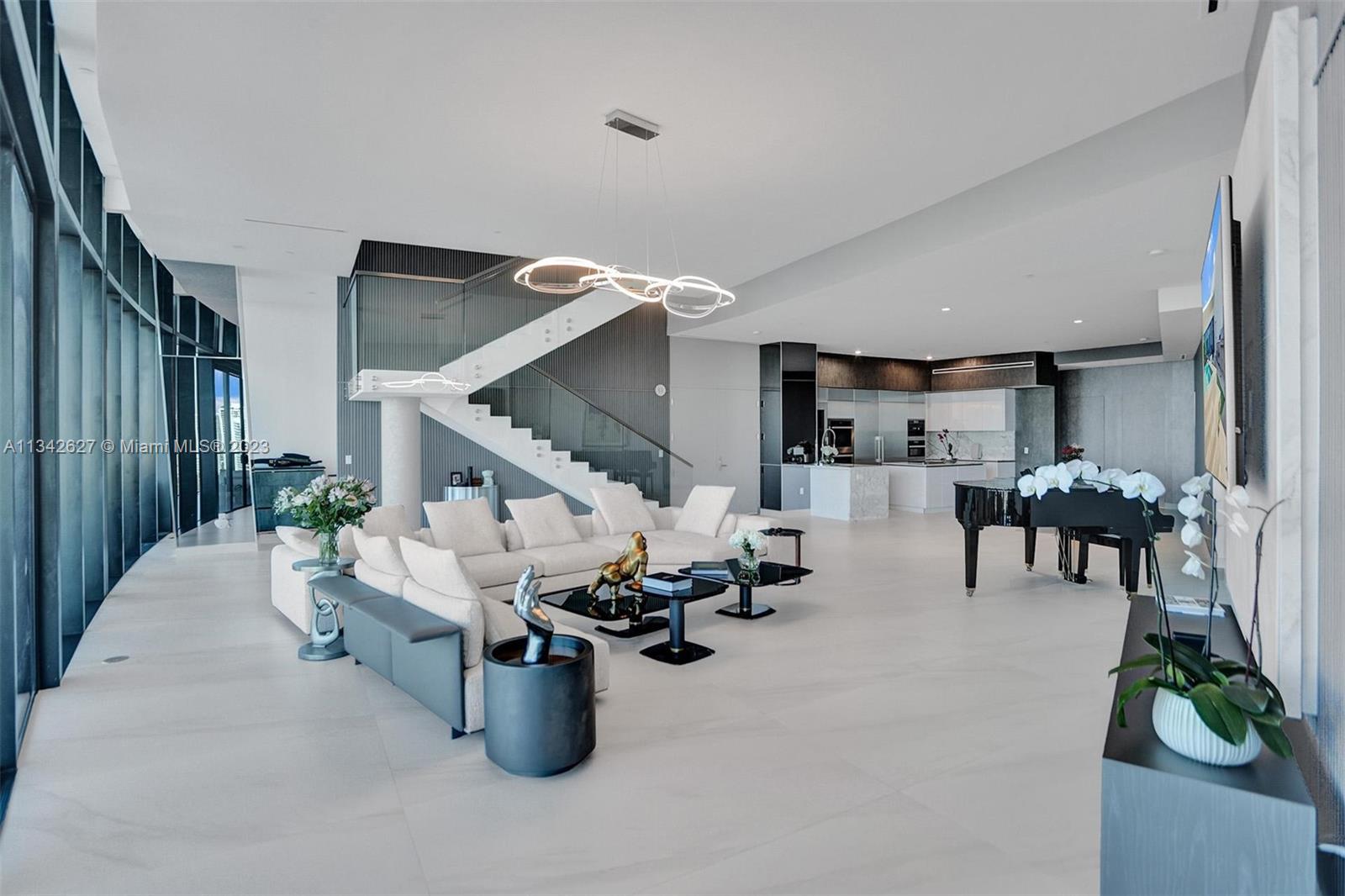 PRIVE CONDO - Residential