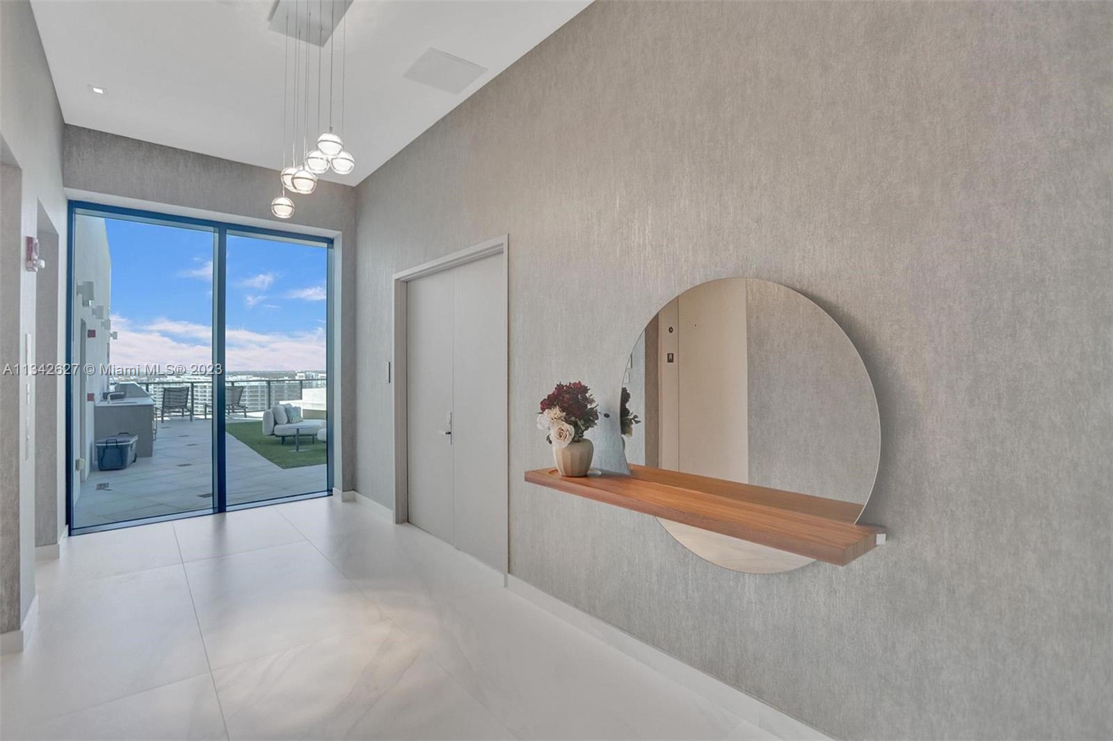 PRIVE CONDO - Residential