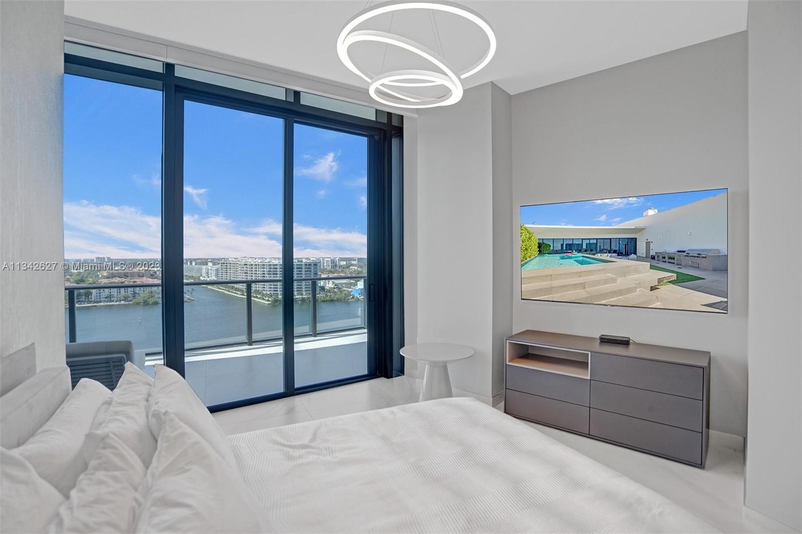 PRIVE CONDO - Residential