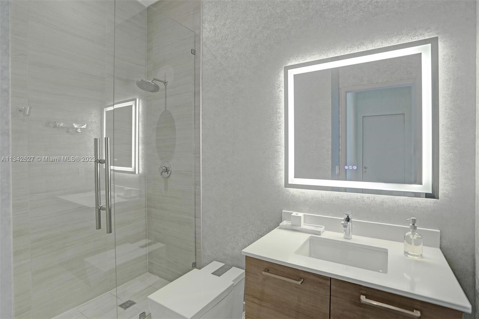 PRIVE CONDO - Residential