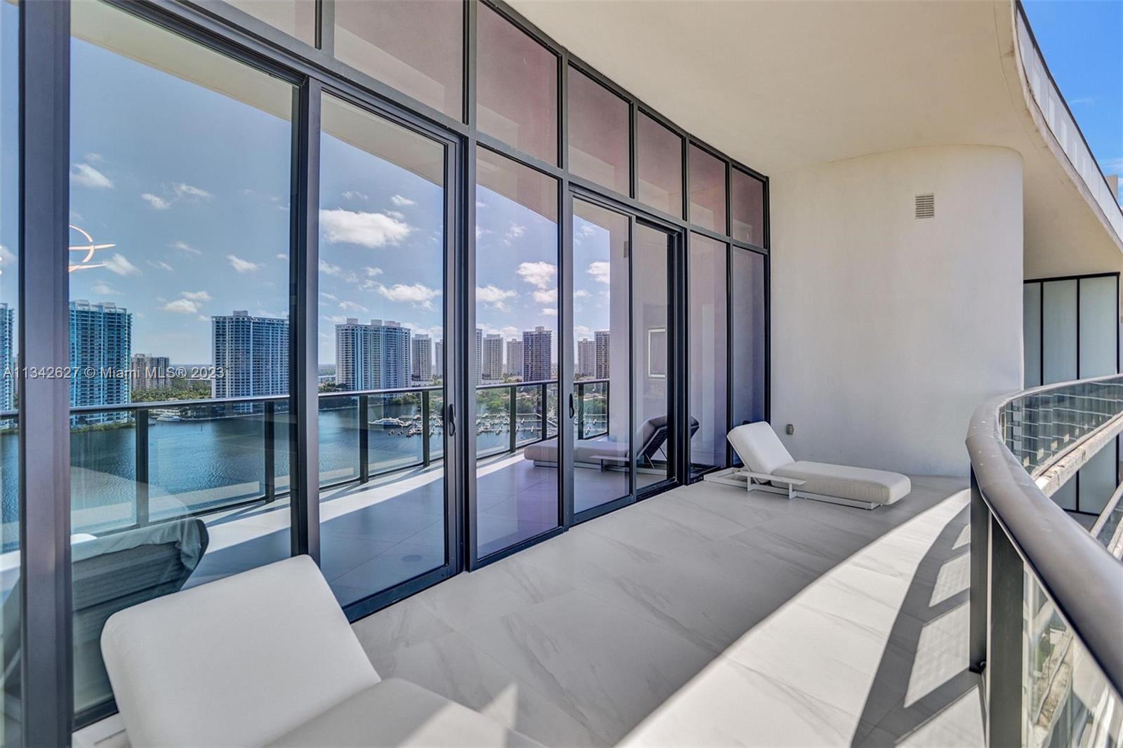 PRIVE CONDO - Residential