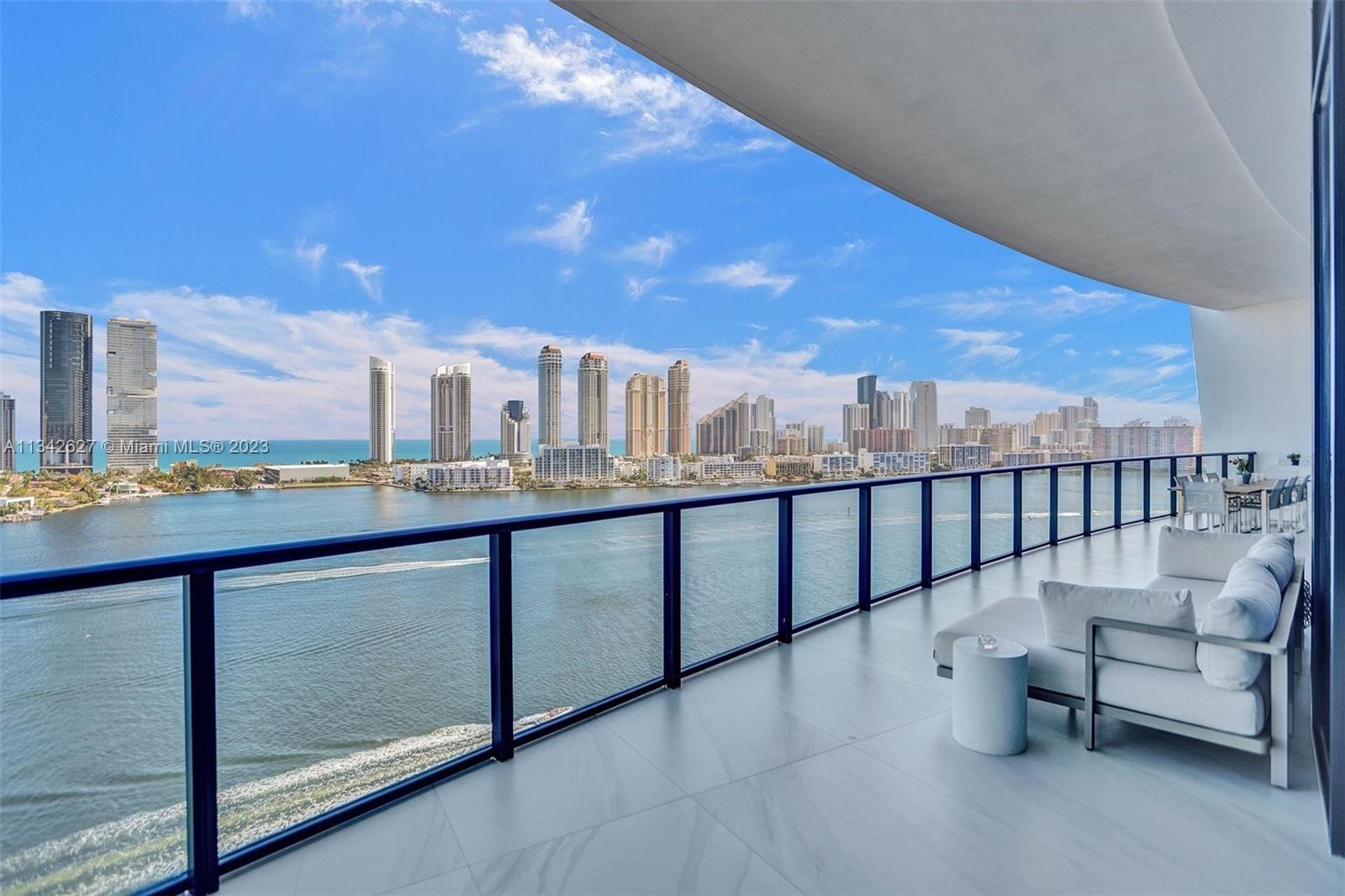 PRIVE CONDO - Residential