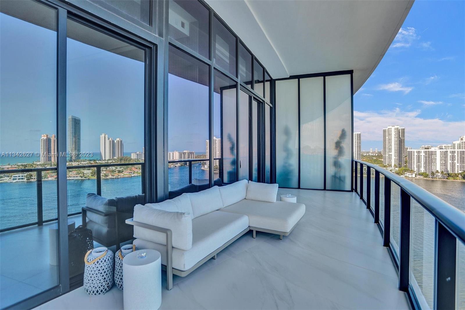 PRIVE CONDO - Residential