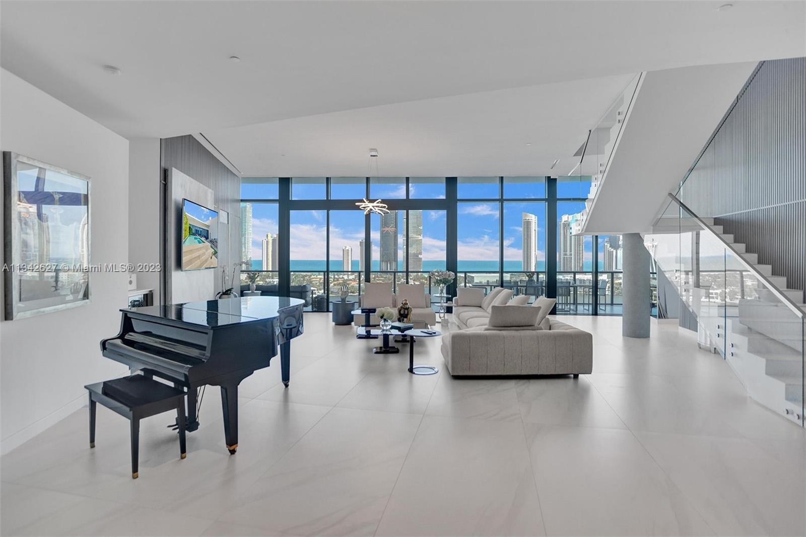 PRIVE CONDO - Residential
