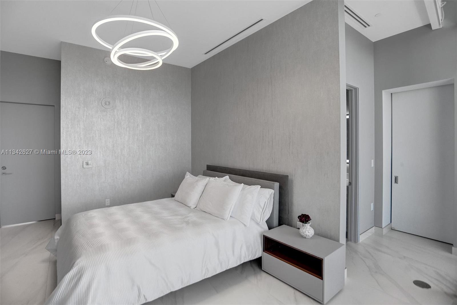 PRIVE CONDO - Residential