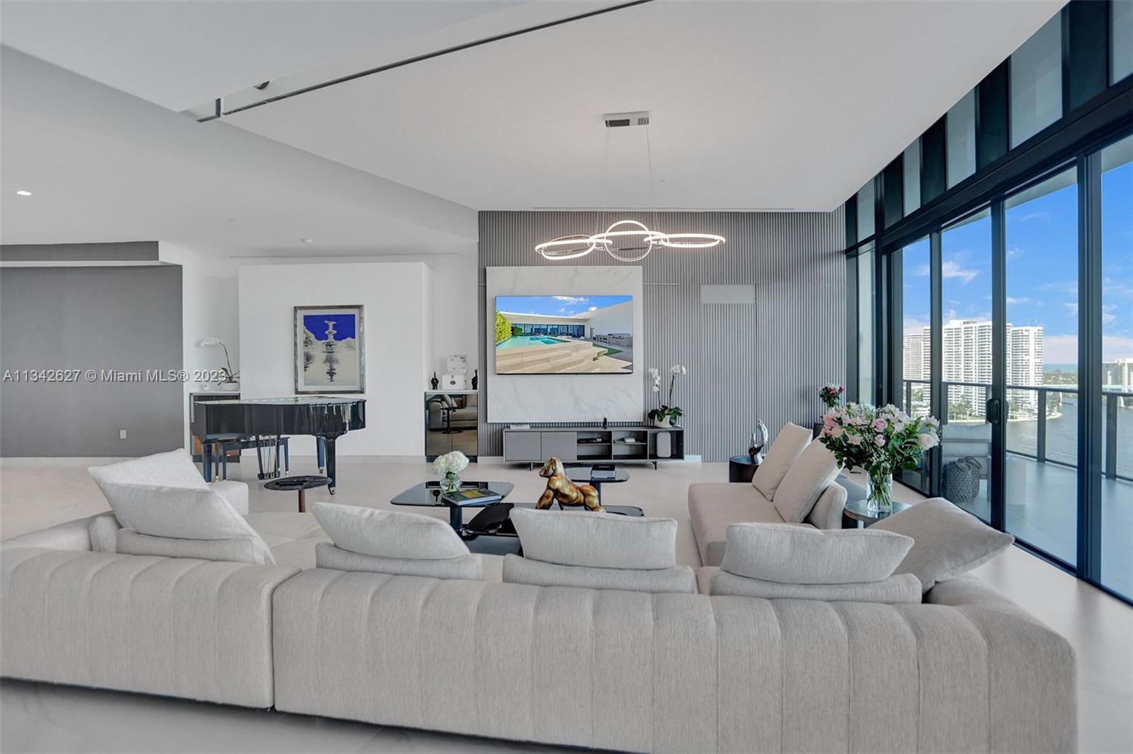 PRIVE CONDO - Residential